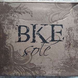 BKE size 8 women's shoes